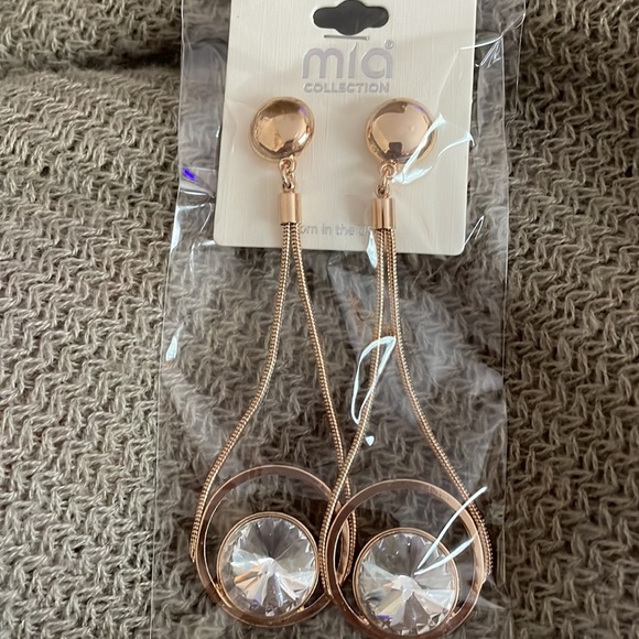 Mia Collection Women’s Jewelry dangling earrings with diamond circles- NWT - Picture 3 of 7